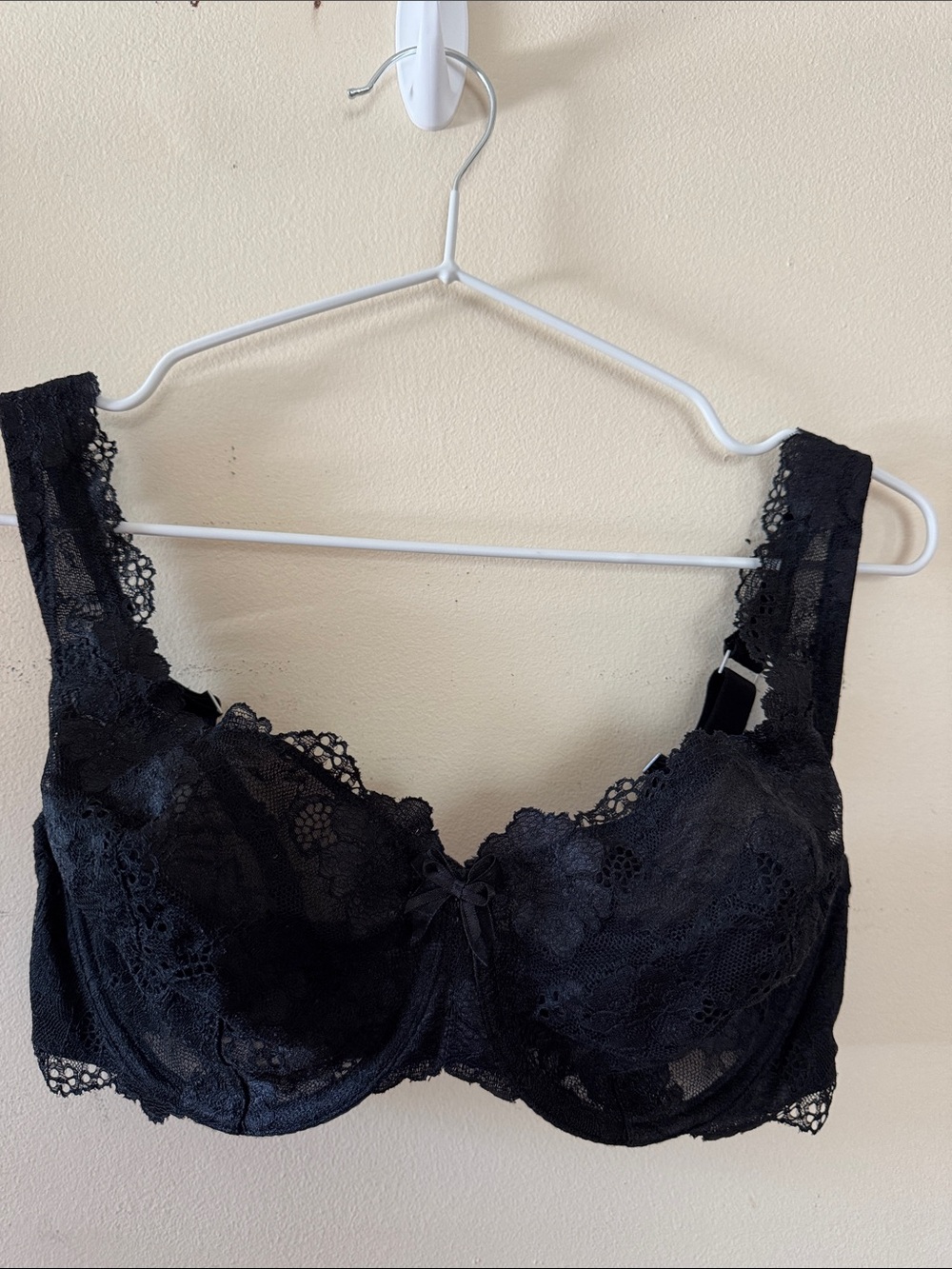Felina Black Lace Underwire Bra with Wide Lace Straps 38DD